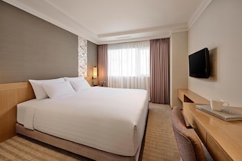 Room Randomly Assigned at Check-in (Double or Twin), No View, No Parking - Breakfast for 2