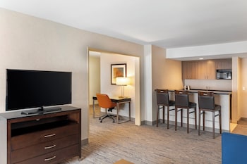 Suite, 2 Queen Beds (Living Area)