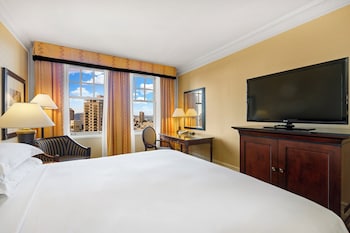 Classic Room, 1 King Bed (Golden Gate Bridge View)