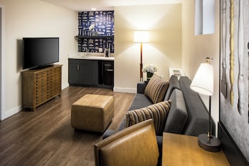 Suite, 1 Queen Bed