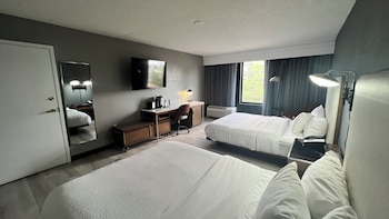 Suite, 2 Queen Beds, Non Smoking