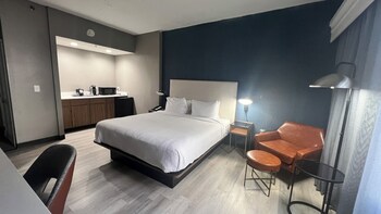 Suite, 1 King Bed, Non Smoking