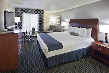 Standard Room, 1 King Bed, Non Smoking, Refrigerator