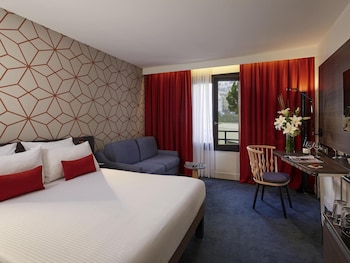 Executive Room, 1 Queen Bed with Sofa bed