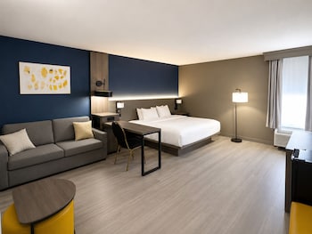 Suite, 1 King Bed, Non Smoking