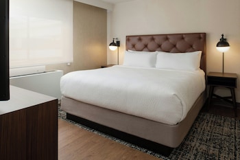 Suite, 1 Bedroom, Roll-in Shower
