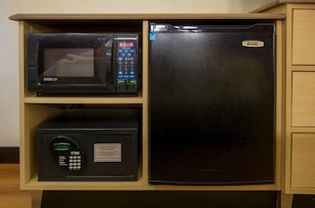 Deluxe Room, 1 King Bed, Accessible (Roll-In Shower, Smoke Free)
