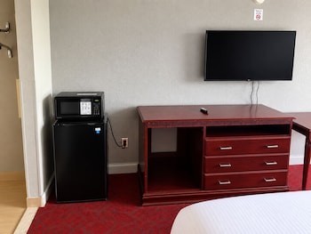 Standard Room, 1 King Bed, Accessible, Non Smoking