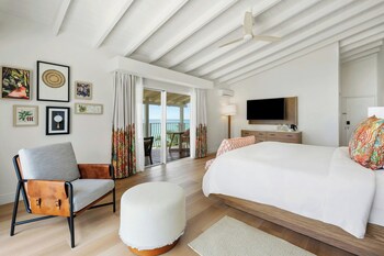 Junior Suite, 1 King Bed, Oceanfront (Corner)