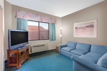 Deluxe Suite, 1 King Bed, Non Smoking (One-Bedroom)