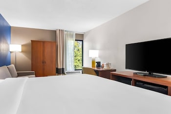 1 King Bed, Nonsmoking, Upgrade