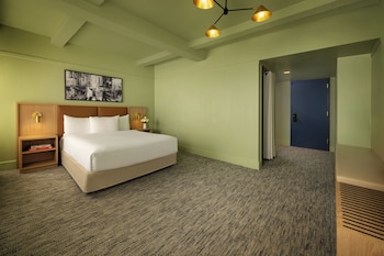 Superior Room, 1 King Bed, Roll-in Shower (ADA)