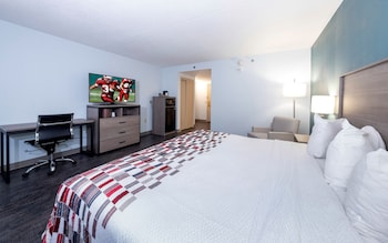 Superior Room, 1 King Bed, Accessible (Roll-In Shower, Smoke Free)
