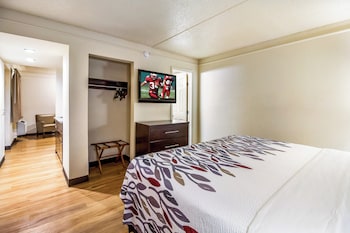 Suite, 1 King Bed, Non Smoking, Kitchenette