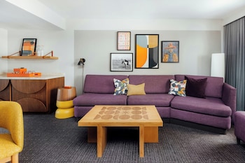 Deluxe Suite, 1 Bedroom (Mobility Accessible, Roll-In Shower)