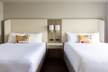 Premium Studio, 2 Queen Beds (Mobility Accessible, Tub)