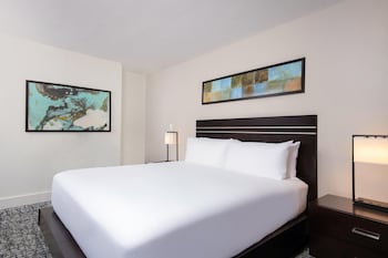 Room, 1 King Bed, Accessible, Bathtub (Mobility)