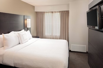 Suite, 2 Bedrooms (Mobility Accessible, Roll-In Shower)