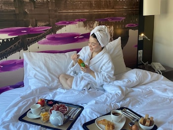 Junior Suite, 1 King Bed with Sofa bed