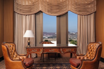 Royal Suite, Smoking