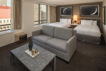 Studio Suite, Multiple Beds, Bathtub