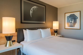 Room, 1 King Bed, Accessible, Bathtub (Roll-In Shower)