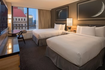 Room, 2 Double Beds, Bathtub, City View
