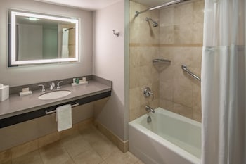 Studio Suite, Multiple Beds, Bathtub