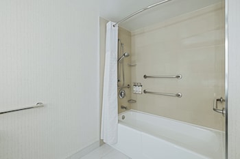 Standard Room, 1 King Bed, Accessible (Mobility)
