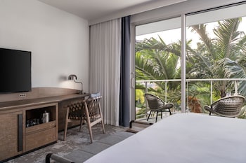 Premium Room, 1 King Bed, Resort View (Kukahi)