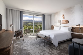 Room, 1 King Bed, Roll-in Shower, Resort View (Mobility Accessible, Kukahi)