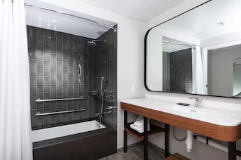 Club Room, 1 King Bed with Sofa bed, Club Lounge Access, Ocean View (Mobility Accessible, Tub)