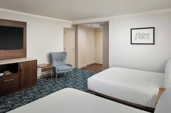 Room, 2 Queen Beds, Mobility Accessible, Bathtub