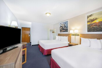 Suite, 2 Queen Beds, Non Smoking, Refrigerator