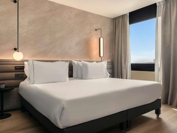 Suite, 1 King Bed with Sofa bed