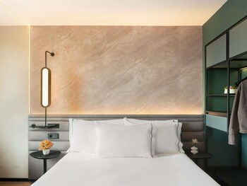 Executive Room, 1 King Bed with Sofa bed