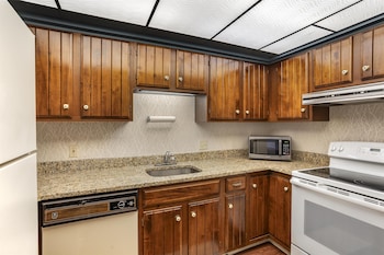 Executive Apartment, 1 King Bed, Non Smoking, Kitchen (Living Room)