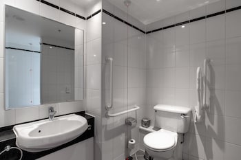 Room, 1 Queen Bed, Mobility Accessible (Roll-in Shower)