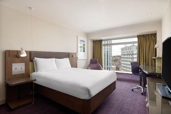 Room, 1 Queen Bed, Mobility Accessible (Roll-in Shower)