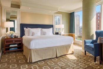 Suite, 1 King Bed (Admirals Suite)