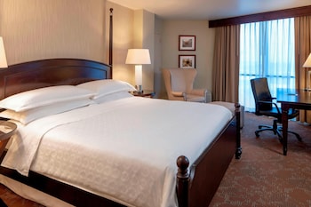 Junior Suite, 1 King Bed with Sofa bed