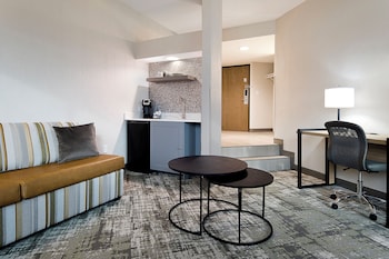 Deluxe Suite, 1 King Bed, Corner