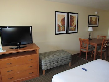Suite, 2 Queen Beds, Non Smoking, Kitchenette (Dining Table)