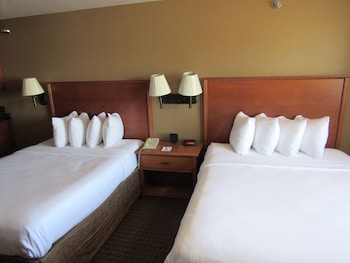 Suite, 2 Queen Beds, Non Smoking, Kitchenette (Dining Table)