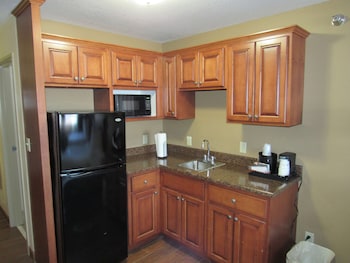 Suite, 1 King Bed, Non Smoking, Kitchenette (Dining Table)