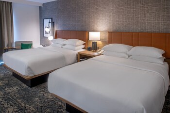 Room, 2 Queen Beds (Mobility Accessible, Tub)
