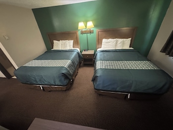 Room, 2 Queen Beds, Non Smoking