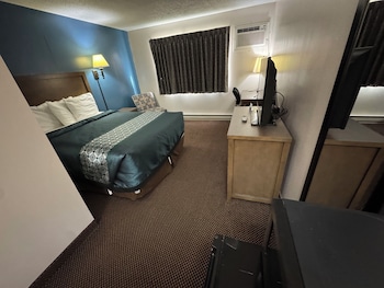 Room, 1 King Bed, Non Smoking