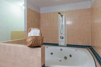 Studio Suite, 1 King Bed, Jetted Tub
