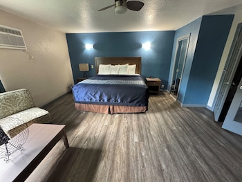 Studio Suite, 1 King Bed, Jetted Tub